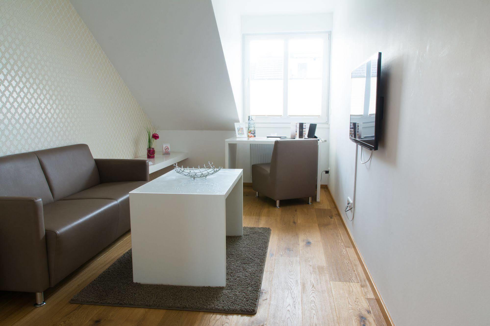 Helvetia Suites Düsseldorf Esterno foto