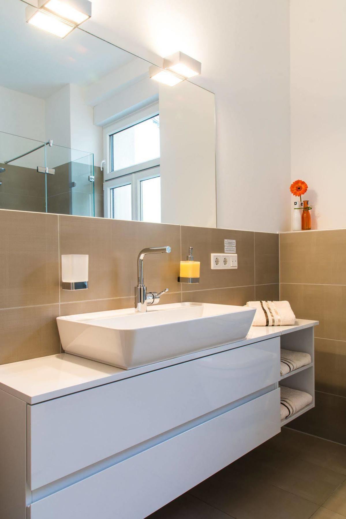 Helvetia Suites Düsseldorf Esterno foto
