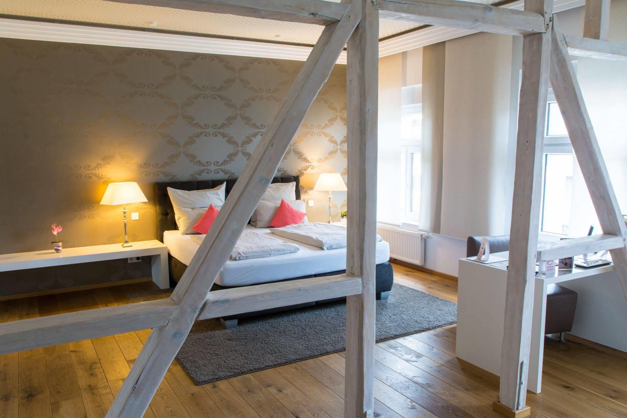 Helvetia Suites Düsseldorf Esterno foto