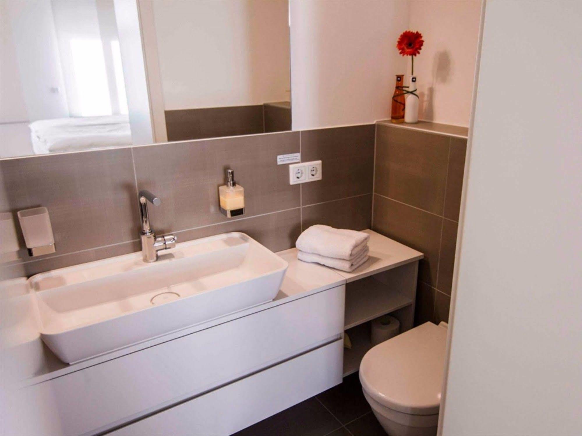 Helvetia Suites Düsseldorf Esterno foto