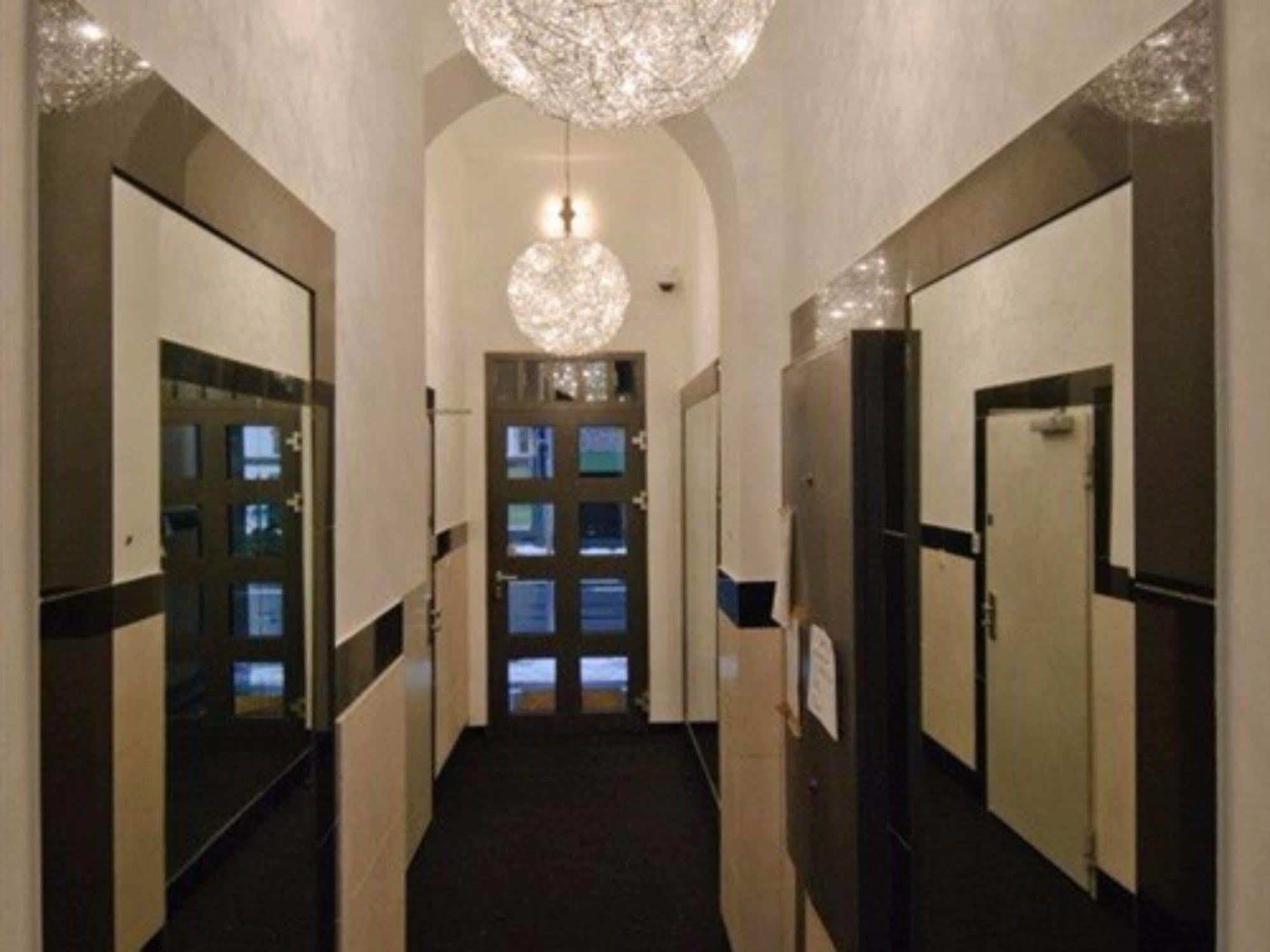 Helvetia Suites Düsseldorf Esterno foto